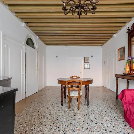 Apartment Lovely & Roomy Venetian X5!