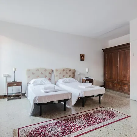Lovely & Roomy Venetian X5! * Benátky