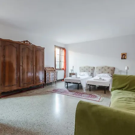 Lovely & Roomy Venetian X5! * Benátky